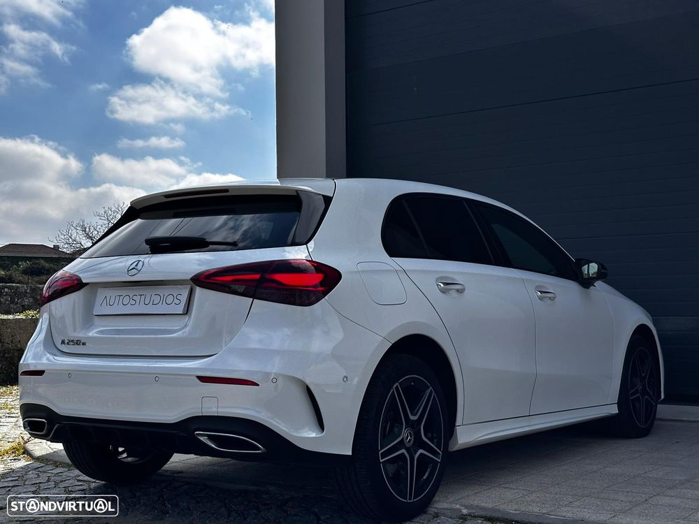 Mercedes-Benz A 250 e 8G-DCT AMG Line - 2