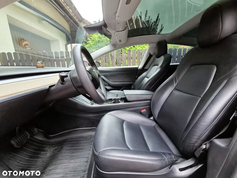 Tesla Model 3 - 9