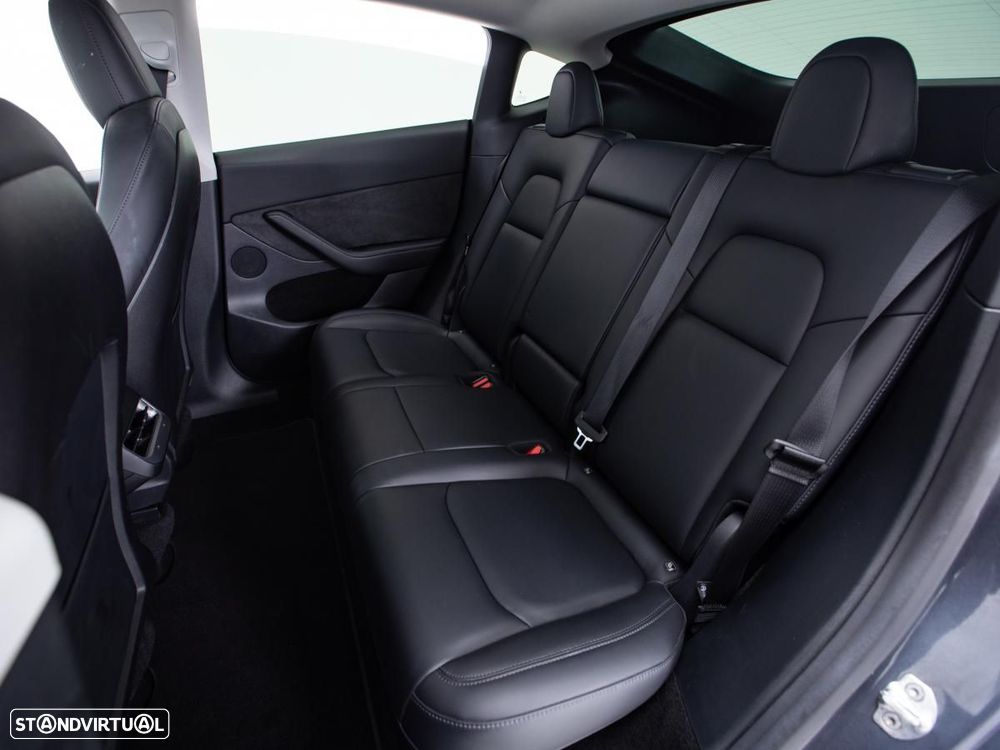 Tesla Model Y Long Range Dual Motor AWD - 12