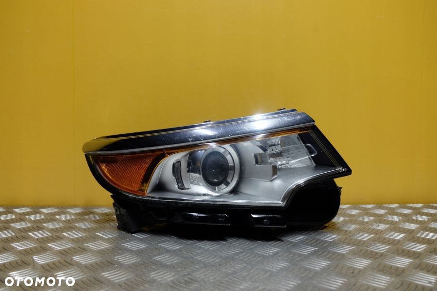 FORD EDGE 2010- REFLEKTOR LAMPA PRAWA XENON R USA - 1