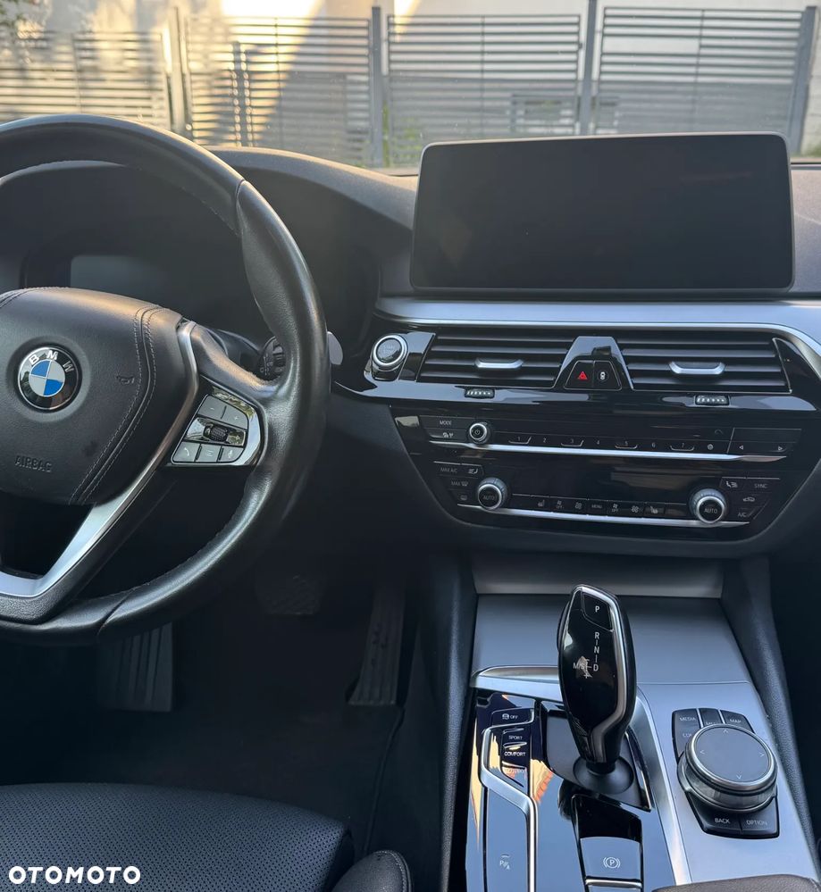 BMW Seria 5 520d xDrive - 6