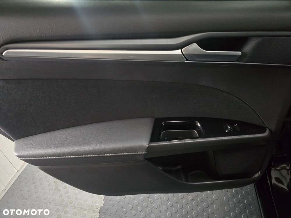 Ford Mondeo - 13