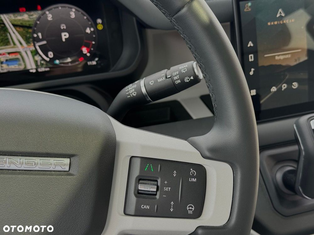 Land Rover Defender - 12