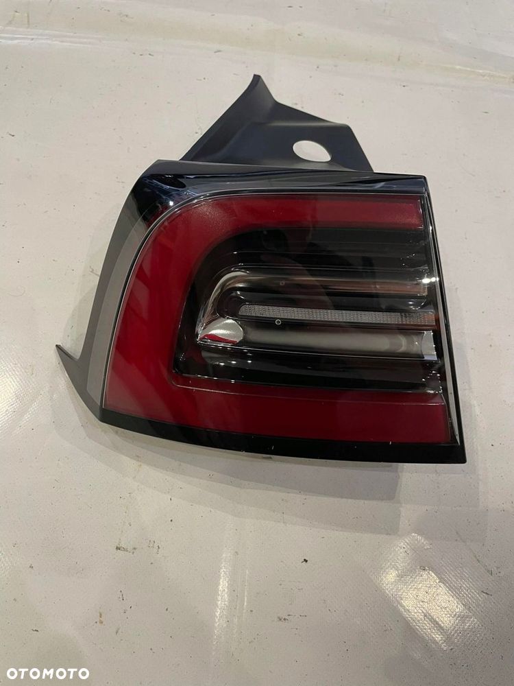 tesla 3 lift lampa tylna lewa + klapka ładowania - 11