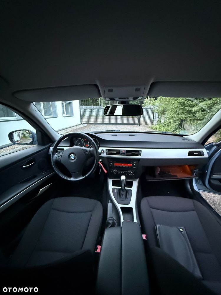 BMW Seria 3 318i Edition Exclusive - 4