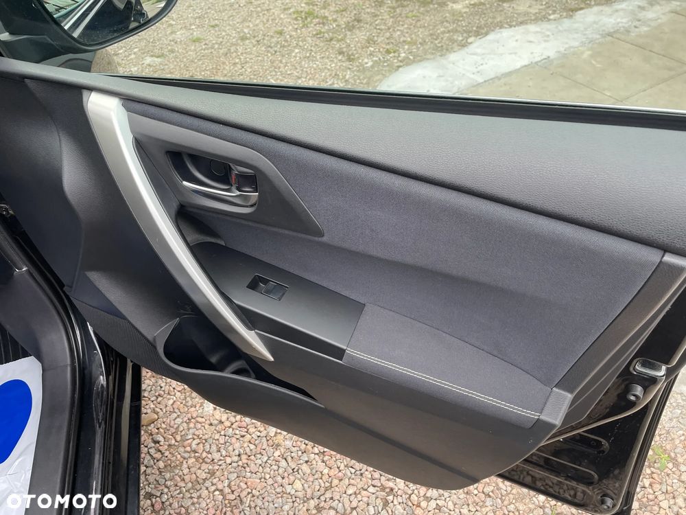 Toyota Auris 1.8 HSD Luna - 17