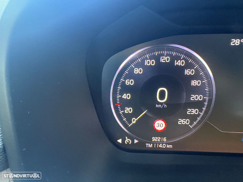 Volvo XC 40 2.0 D3 Momentum Plus Geartronic - 16