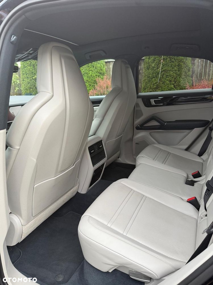 Porsche Cayenne Coupe E-Hybrid Platinum Edition - 19