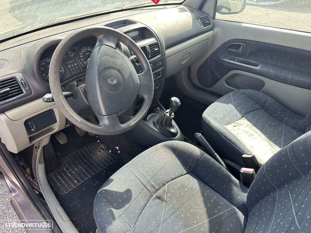 Renault Clio 1.5D 3 Portas de 2002 para peças - 9
