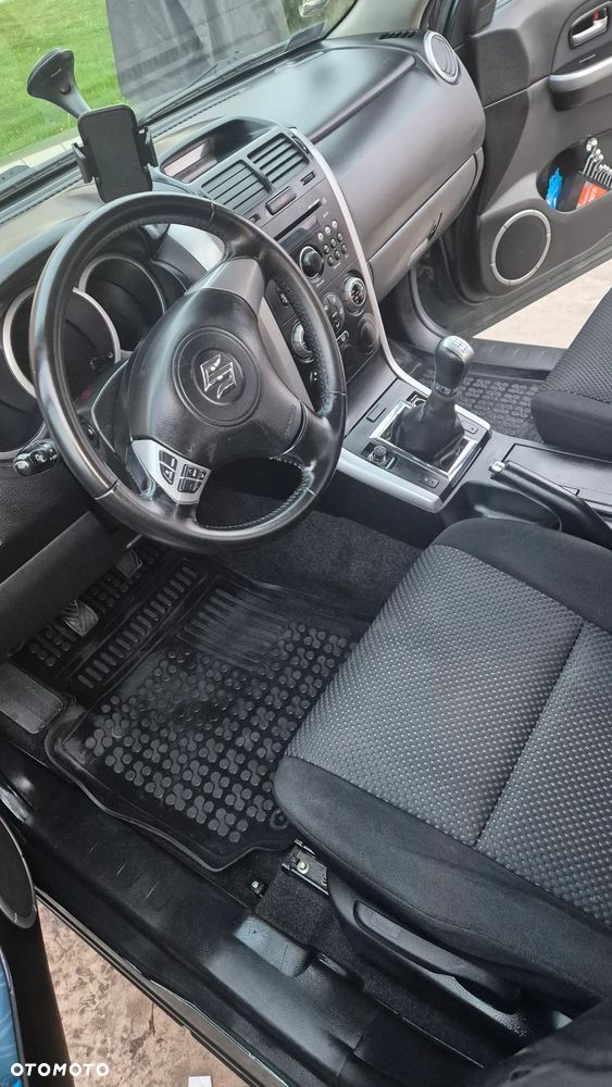 Suzuki Grand Vitara 2.0 Comfort + - 7