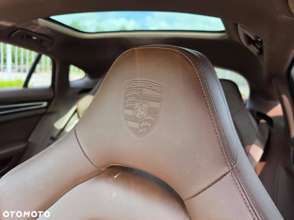 Porsche Panamera 4 Platinum Edition - 36