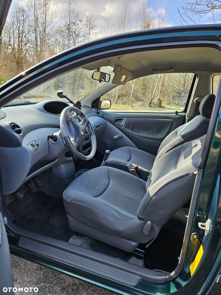 Toyota Yaris 1.0 Base - 8