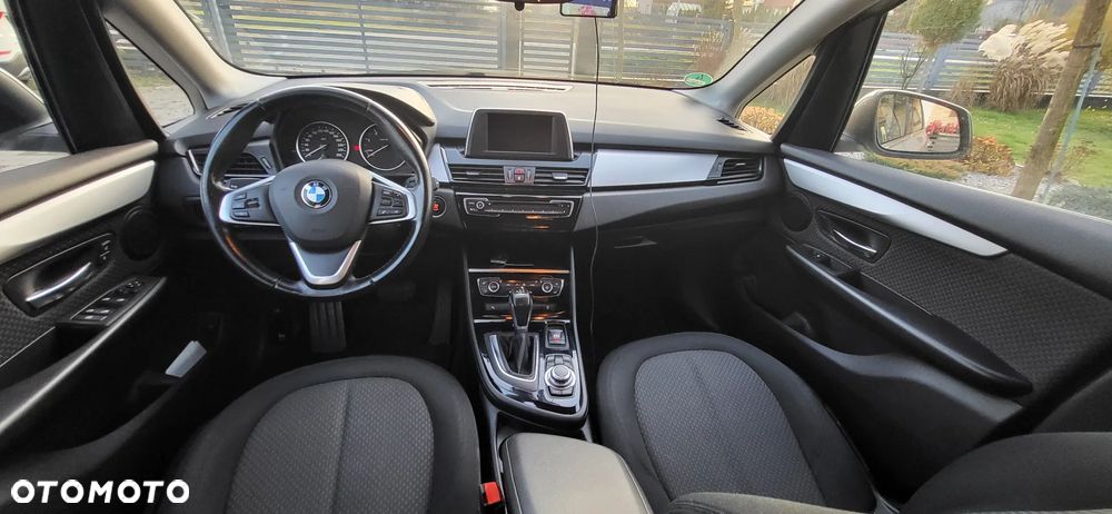 BMW Seria 2 218d - 8