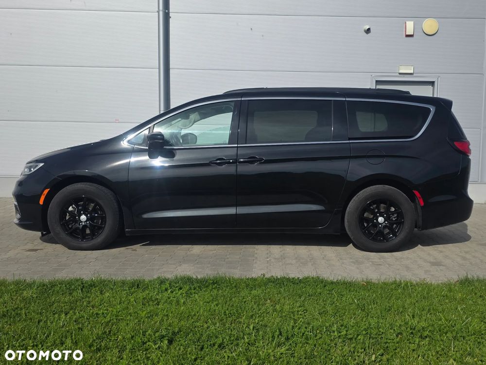 Chrysler Pacifica - 11