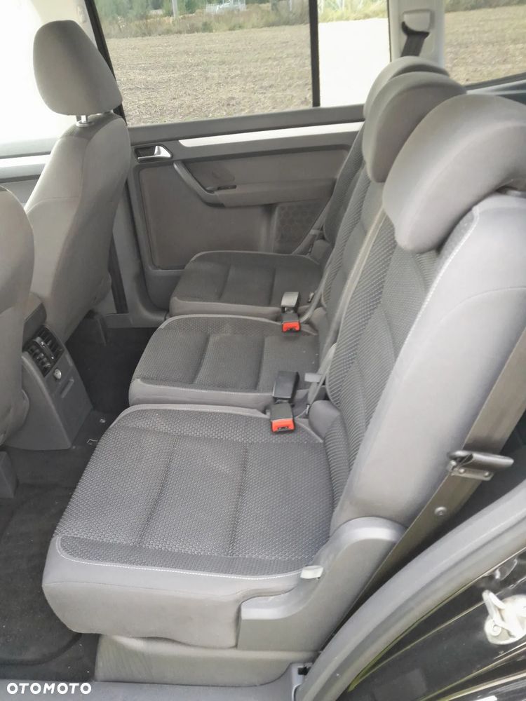 Volkswagen Touran 1.6 TDI DPF BlueMotion Technology DSG Trendline - 6