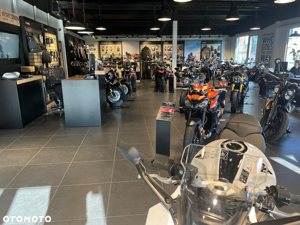 Triumph Street Triple - 10