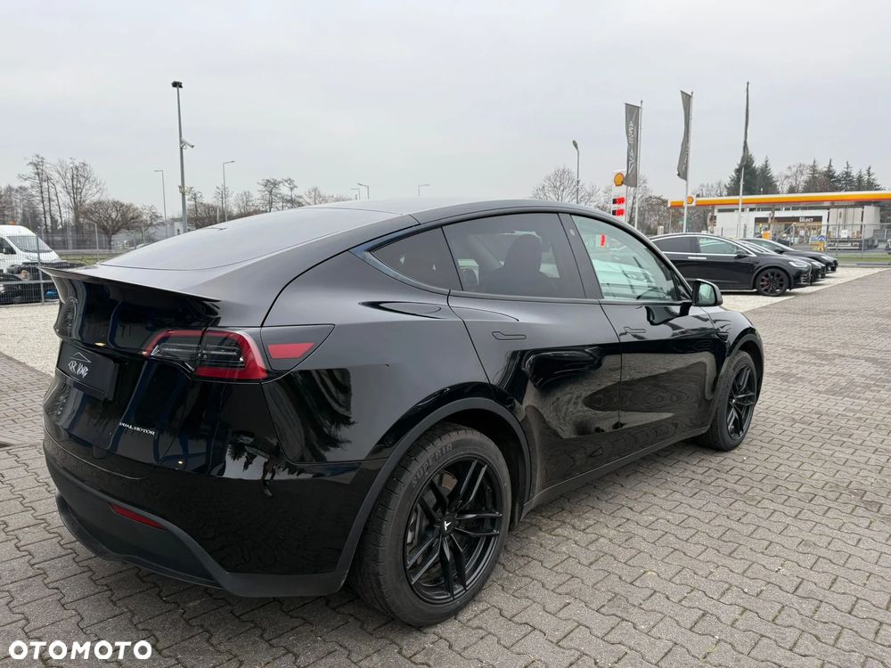 Tesla Y Long Range Dual Motor AWD - 4