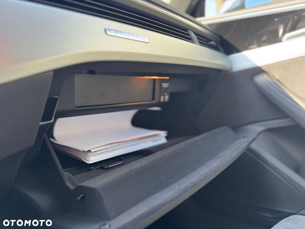 Audi A4 Avant 40 TDI quattro S tronic S line - 35