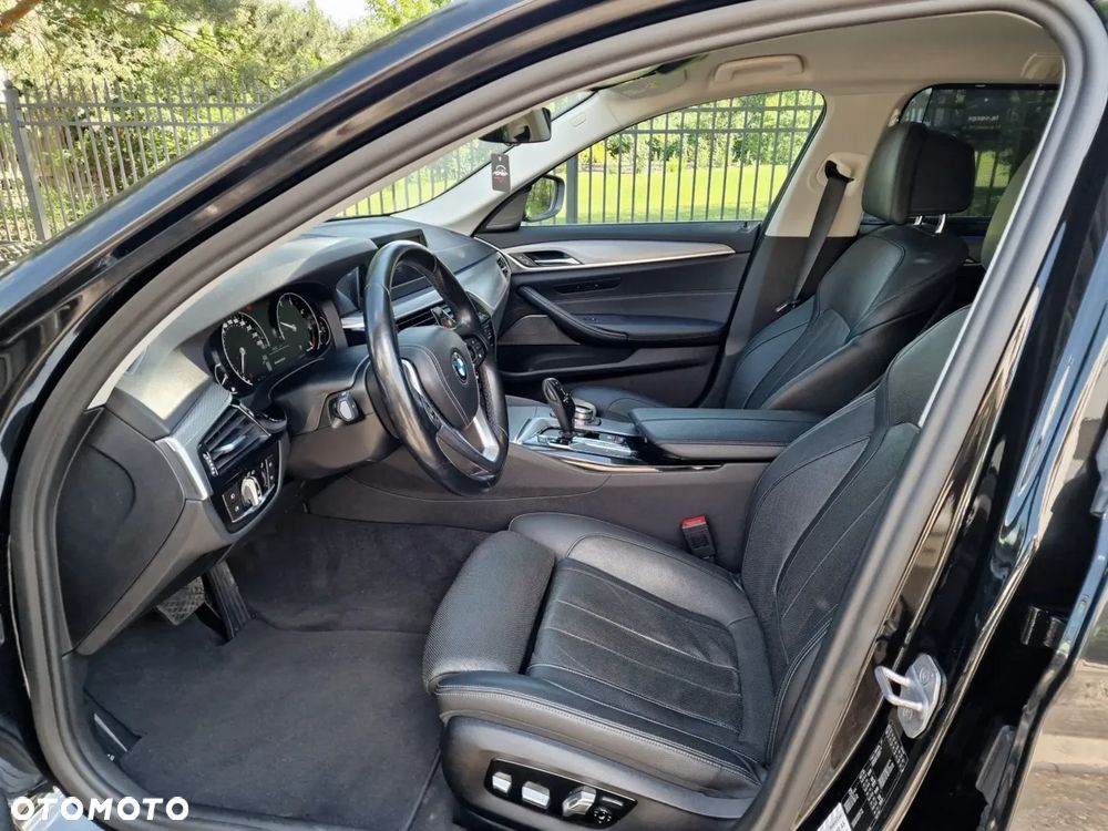 BMW Seria 5 530d Sport Line - 12