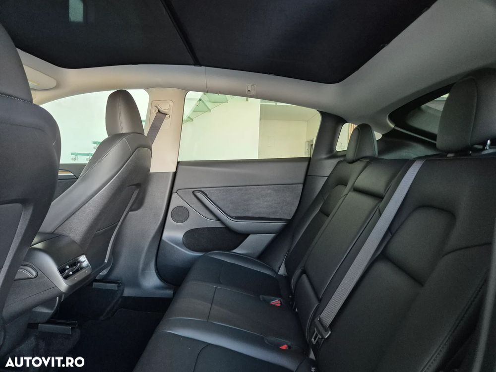 Tesla Model Y Long Range Dual Motor AWD - 14