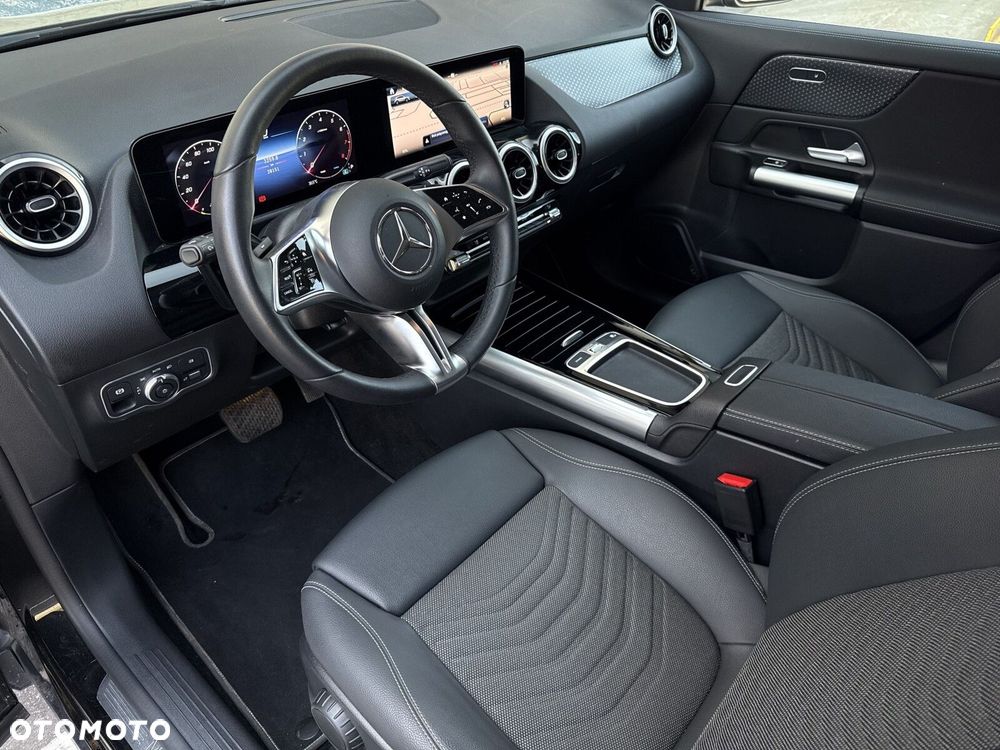 Mercedes-Benz GLA - 10