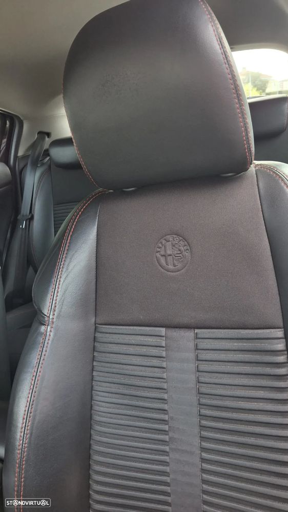 Alfa Romeo Giulietta 1.6 JTDm Distinctive - 28