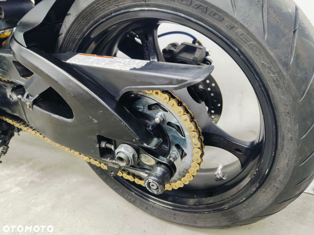 Suzuki GSX-R - 25