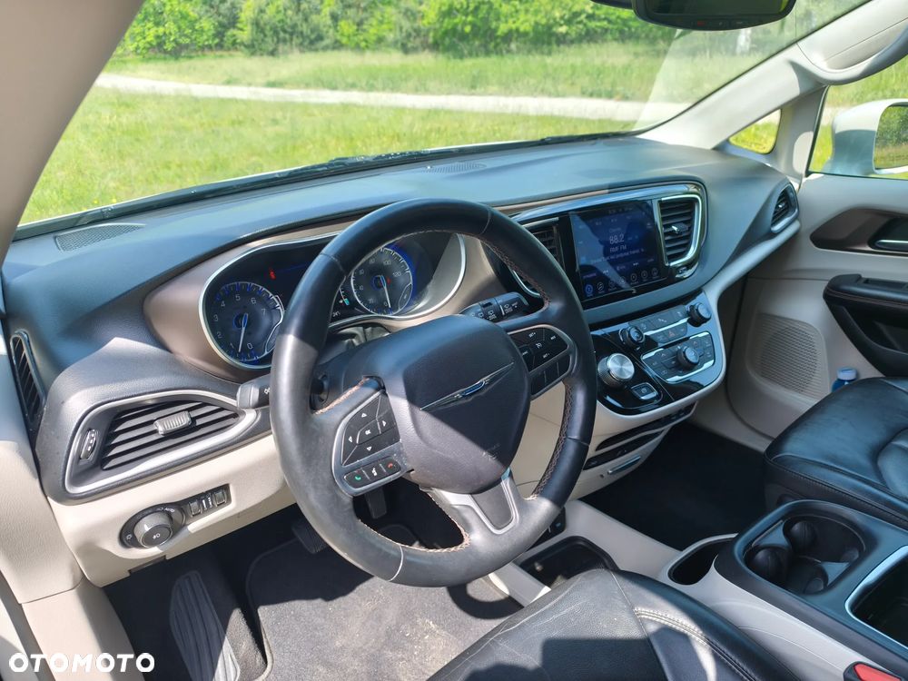 Chrysler Pacifica - 22