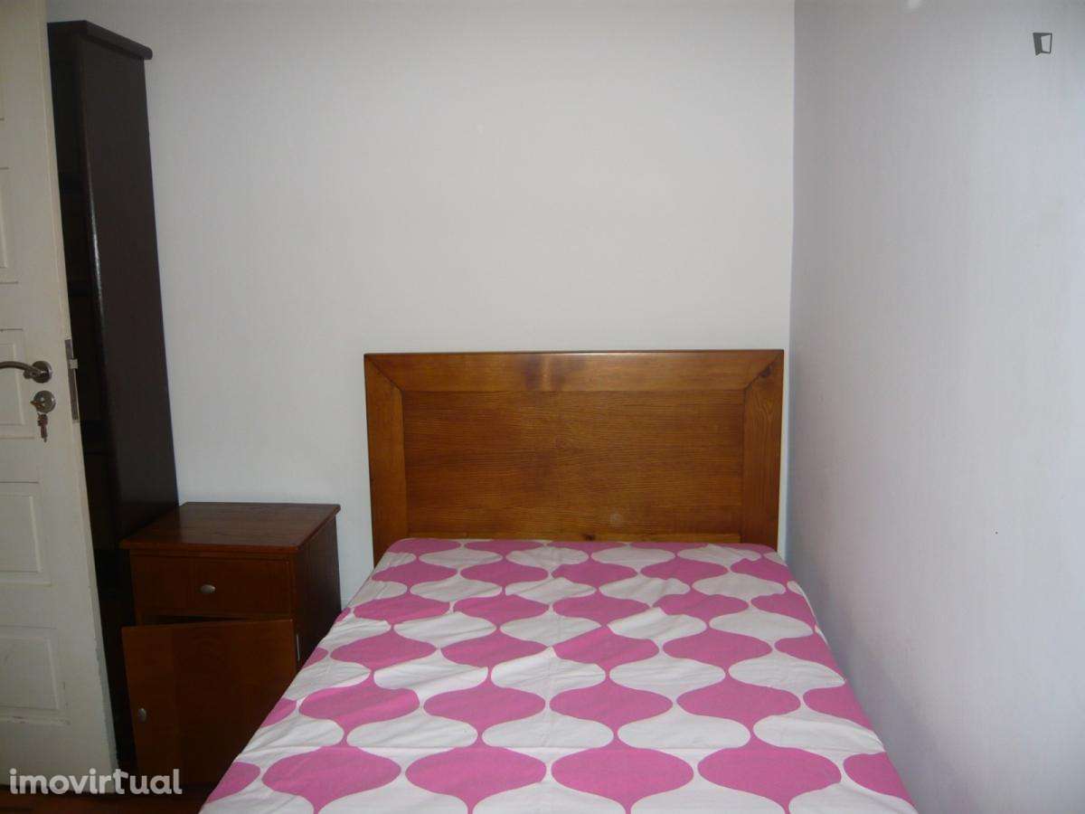 Quarto - localizado em Montes Claros Coimbra - Grande imagem: 5/16