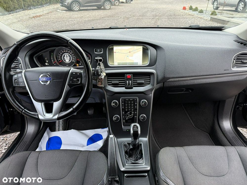 Volvo V40 Cross Country - 11