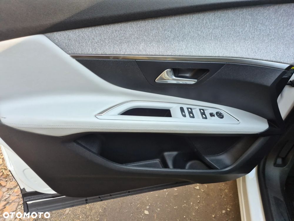 Peugeot 3008 BlueHDi 130 Stop & Start Allure - 23