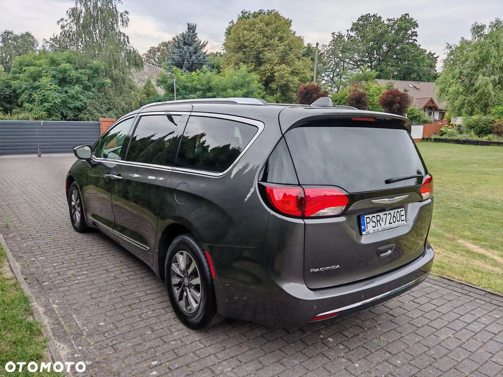 Chrysler Pacifica - 5