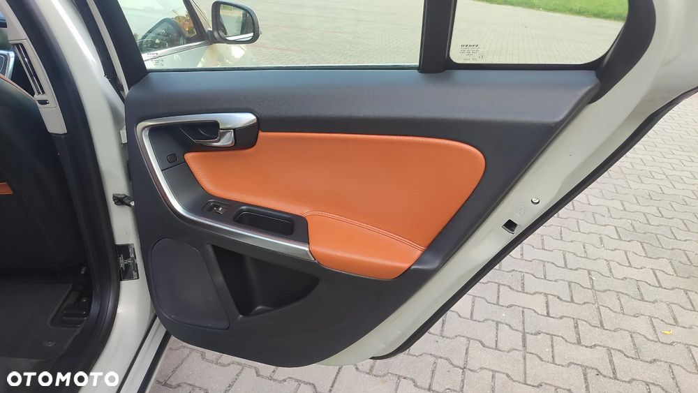 Volvo S60 D3 Geartronic Summum - 33