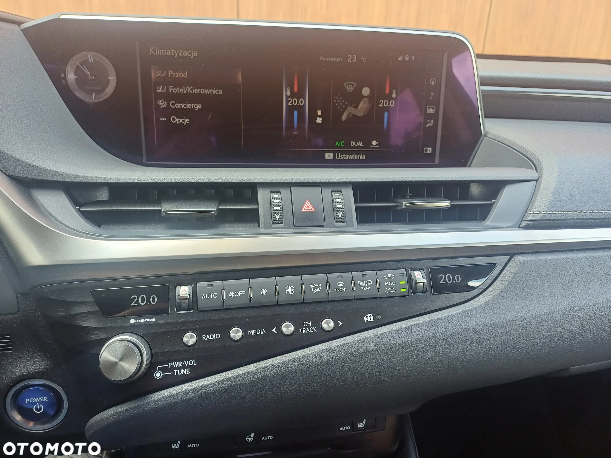Lexus ES 300h Business Edition + - 20