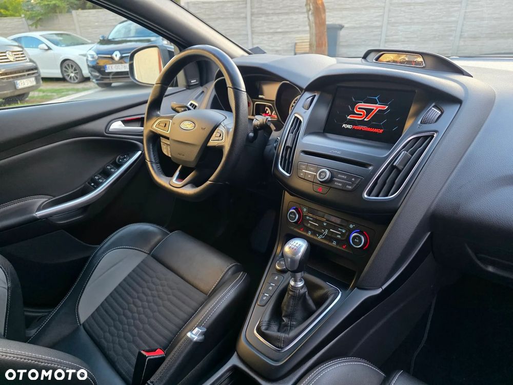 Ford Focus 2.0 EcoBoost ST-2 - 9