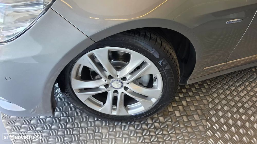 Mercedes-Benz E 250 CDi Avantgarde BlueEfficiency Auto. - 30