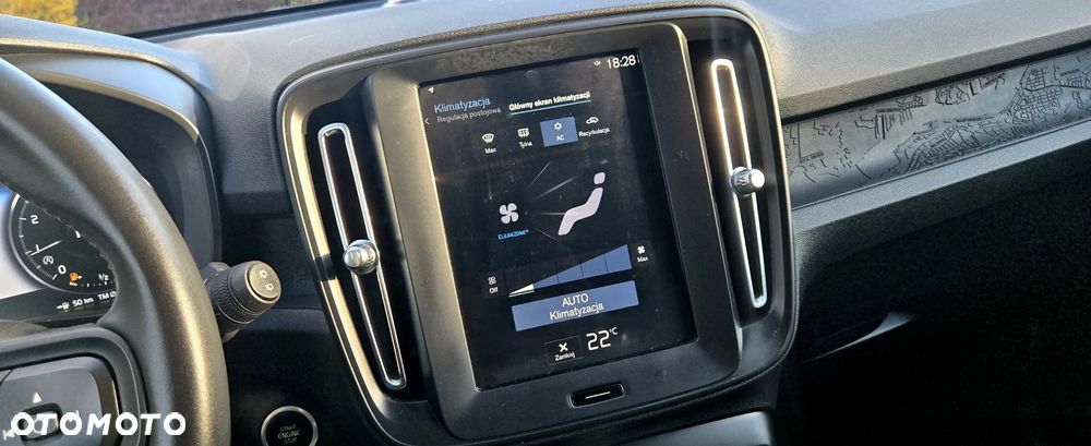 Volvo XC 40 T3 Momentum Pro - 25