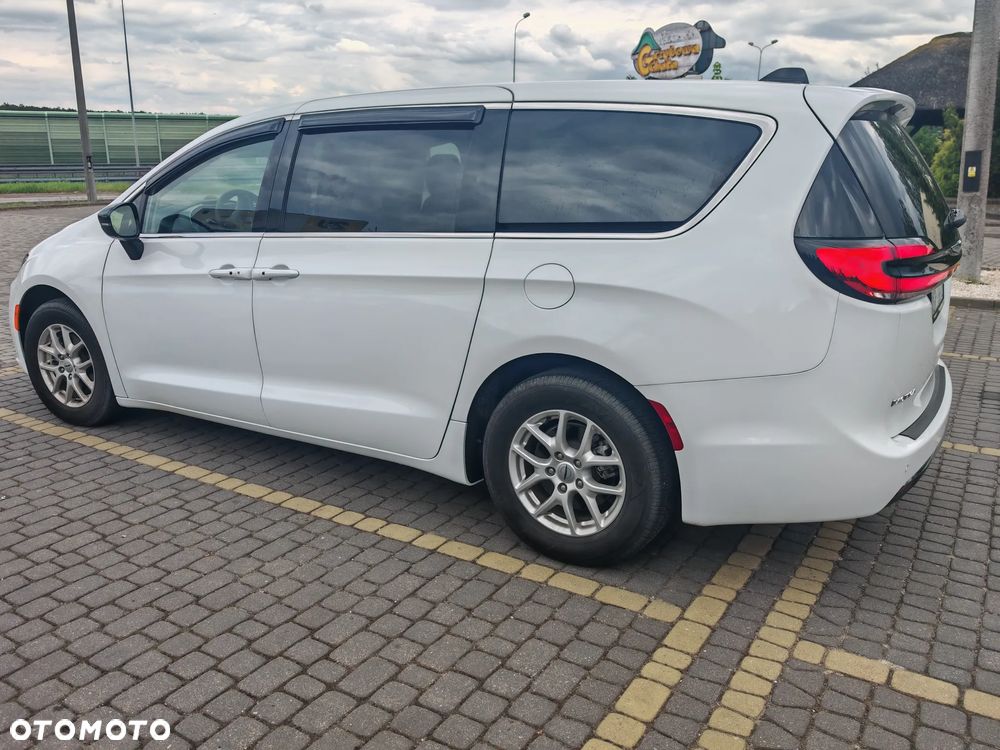 Chrysler Pacifica - 11
