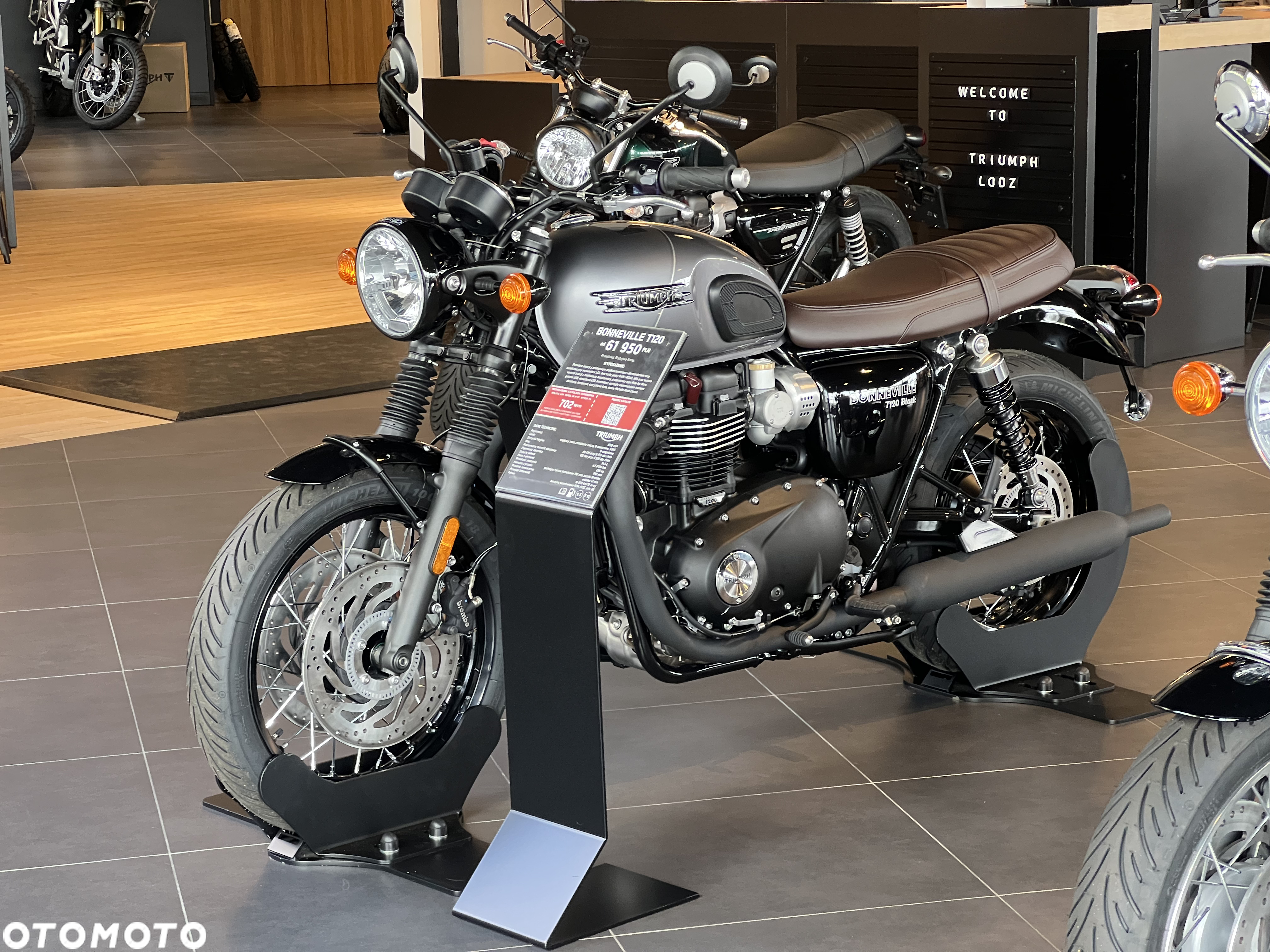 Triumph Bonneville - 4