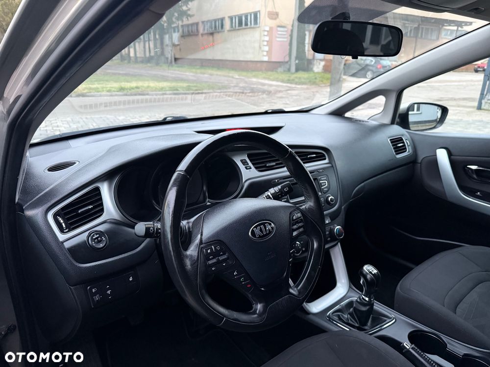 Kia Ceed 1.4 L - 8