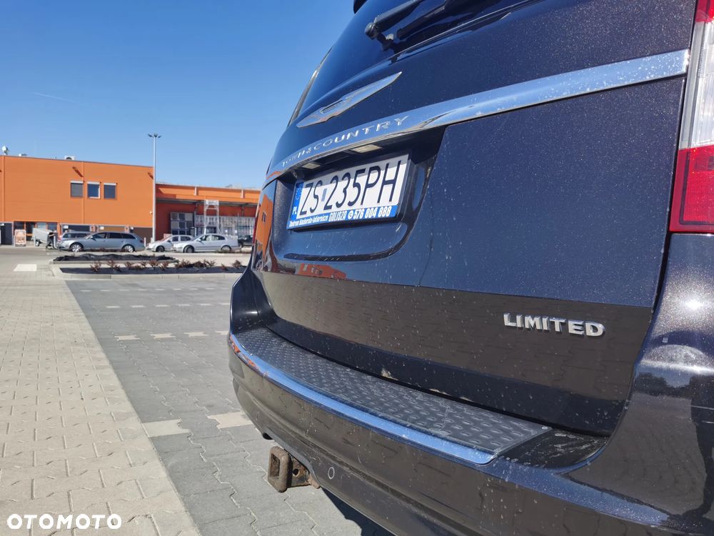 Chrysler Town & Country 3.6 Limited - 29