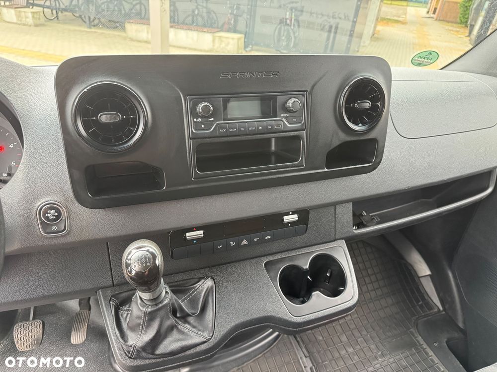 Mercedes-Benz Sprinter - 16