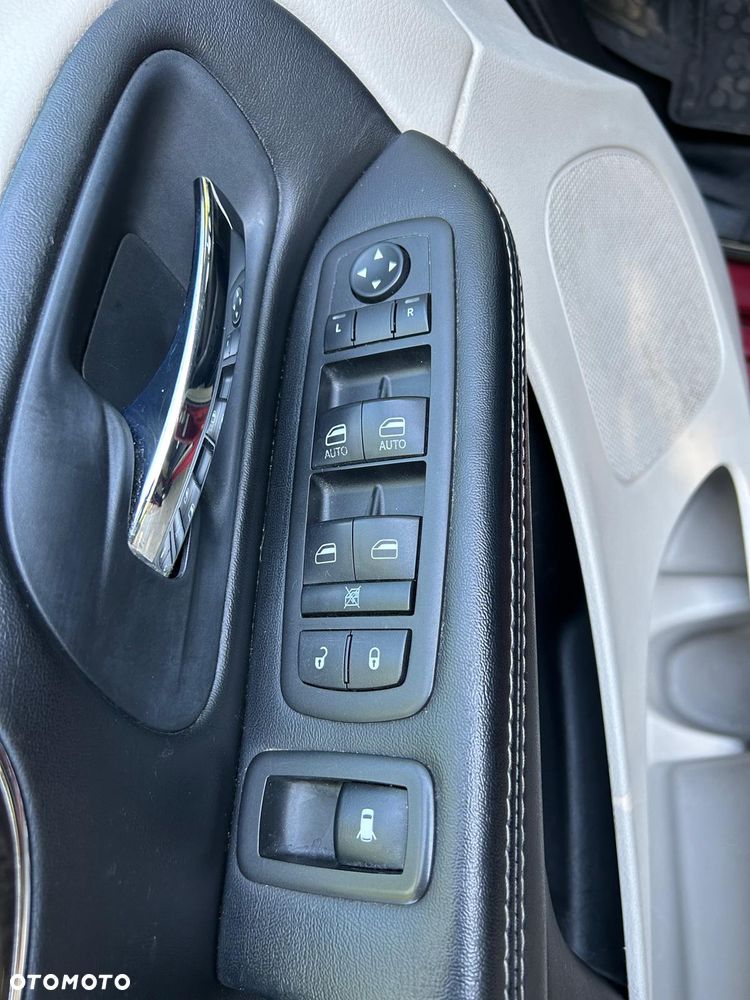 Chrysler Town & Country 3.6 Touring - 10