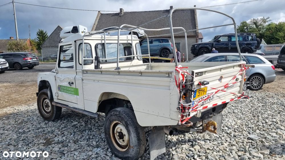 Land Rover Defender - 8