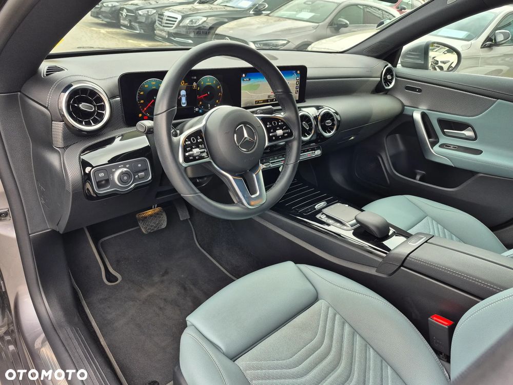 Mercedes-Benz CLA 180 7G-DCT - 16