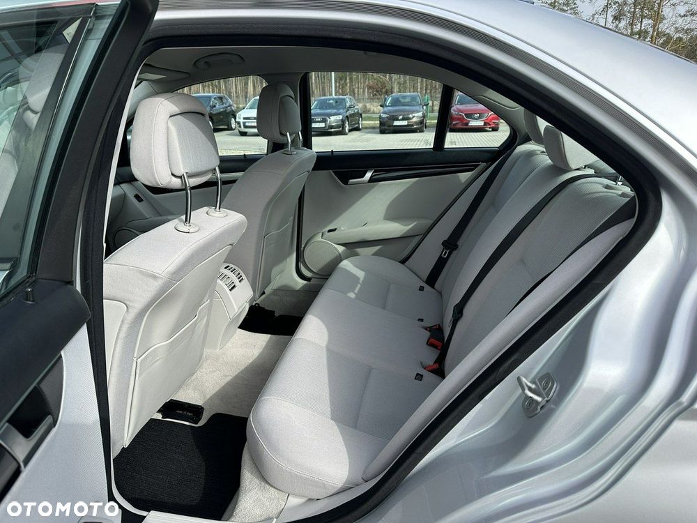 Mercedes-Benz Klasa C 180 BlueEFFICIENCY - 14