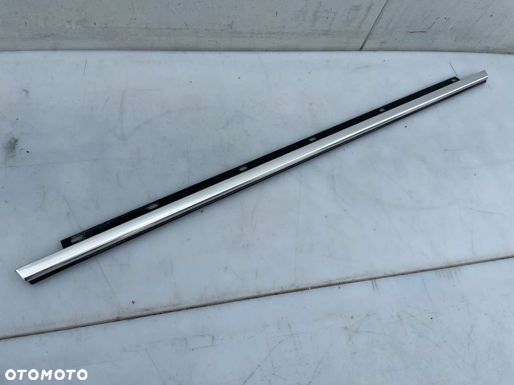 Listwa drzwi zgarniająca lewy tył Audi A4 B6 Kombi 8E0853763B - 1