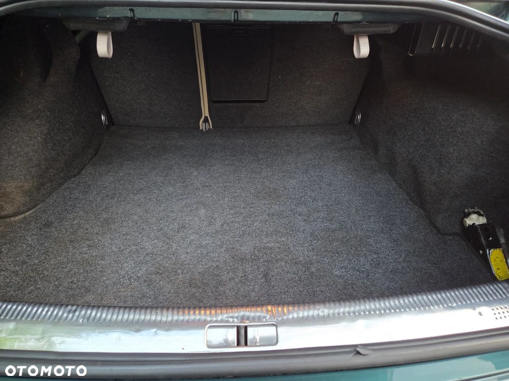 Skoda Superb 2.0 TDI DPF Elegance - 11