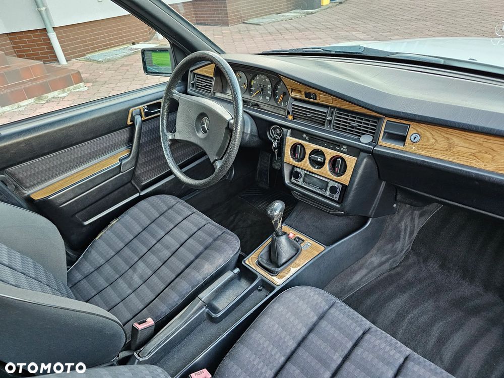 Mercedes-Benz W201 (190) - 18