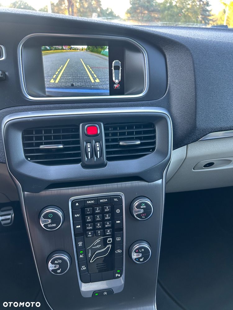 Volvo V40 D4 Momentum - 21